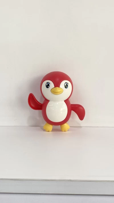 پنگوئن شاد شناور