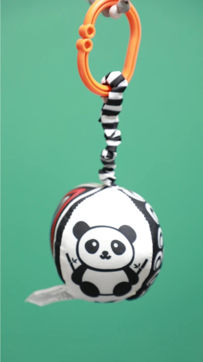 آویز سیاه و سفید توپی