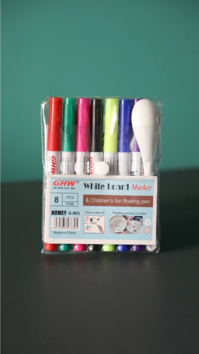 ماژیک جادویی نقاشی شناور روی آب