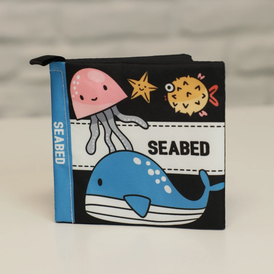 کتاب سیاه و سفید رنگی دریا