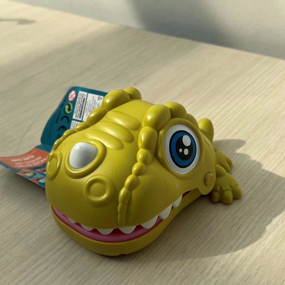 دندان گاز گیر دایناسور